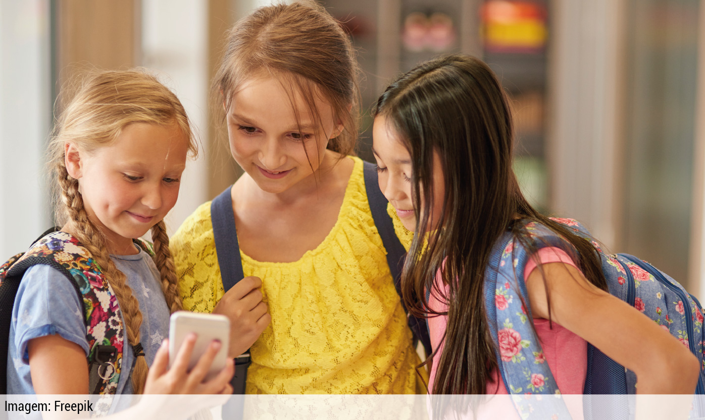 Proibição de celular na escola é bem-vinda, mas não é suficiente